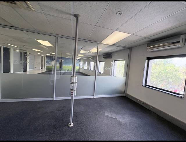 1,880M² OFFICE TO LET IN VORNA VALLEY